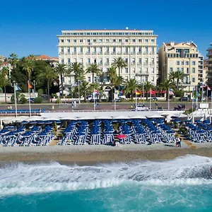 West End Promenade Отель