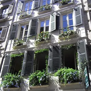 Des Arceaux 2*, Baiona França